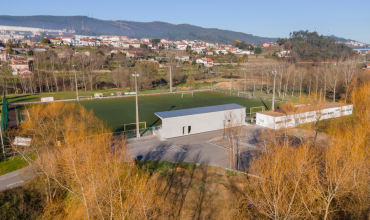 BANCADA DO CAMPO DE FUTEBOL SINTÉTICO Nº2 - DAIRAS - S.P. CASTELÕES, VALE DE CAMBRA